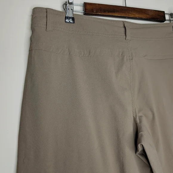 Lucy Women's Light Tan Athletic Casual Khaki Outdoor Hiking Shorts Size Large - Picture 12 of 14